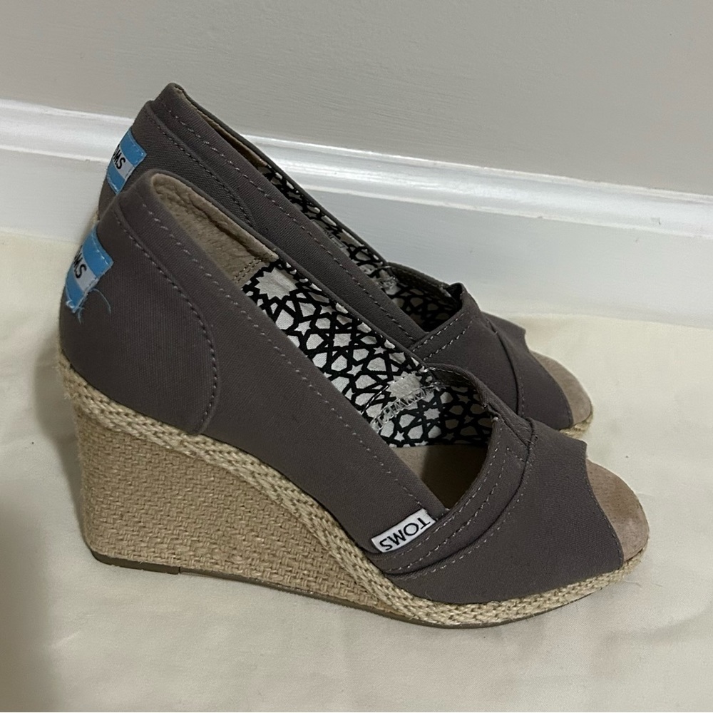 TOMS calypso grey peep toe wedge size 6